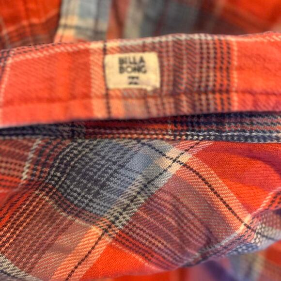 Billabong red and blue plaid - Picture 4 of 4